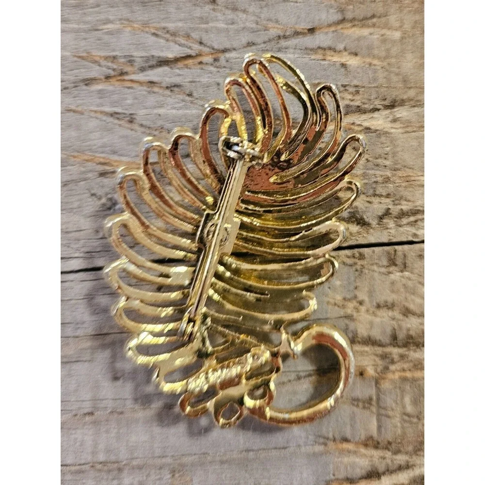 Vintage GERRYS  Gold Tone‎ Textured Large 2.2